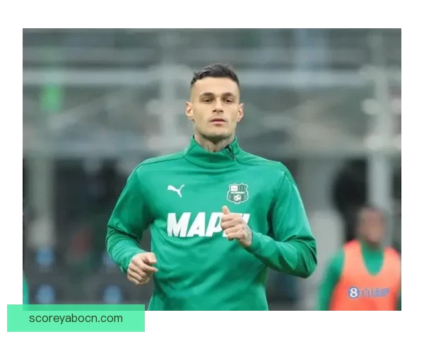 国米球迷齐心协力拉横幅力挺巴斯托尼 鼓励他昂首挺胸迎接挑战